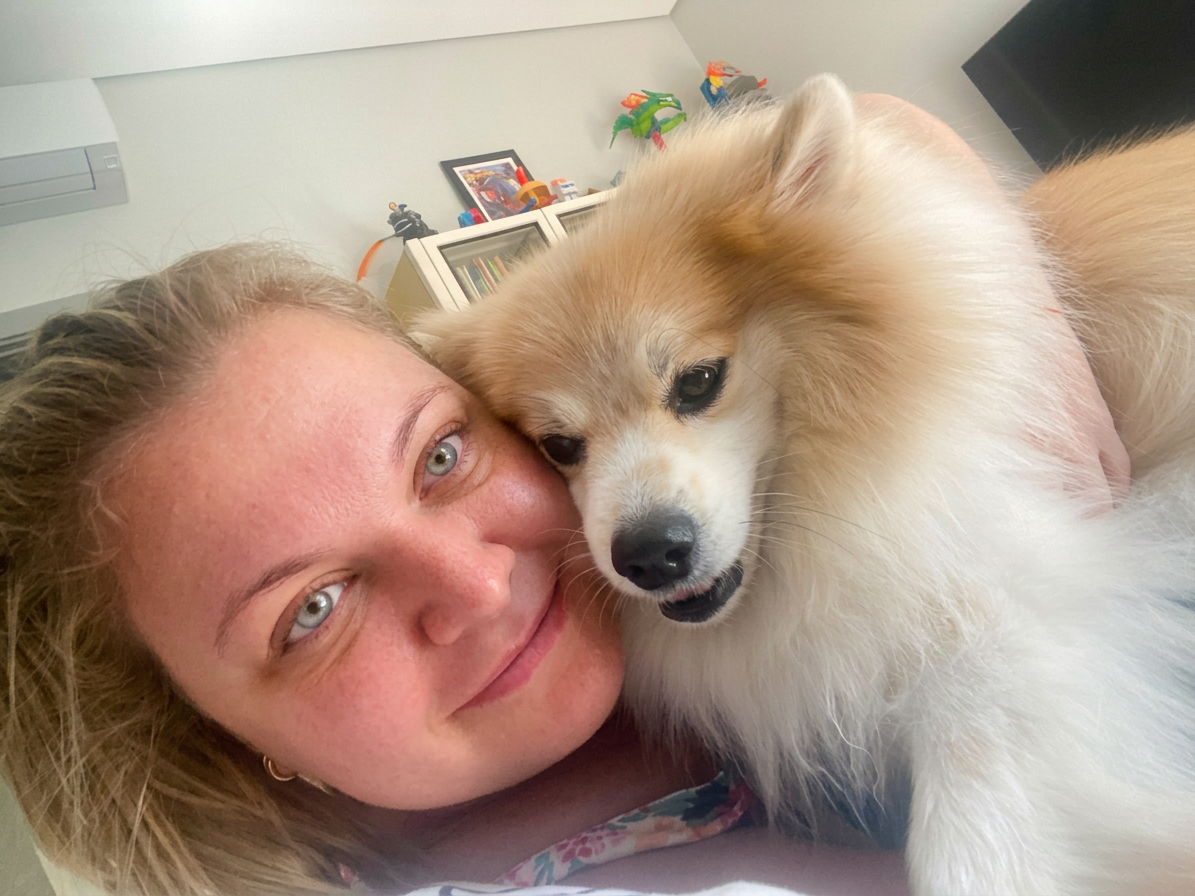 Larissa e Lulu no colo